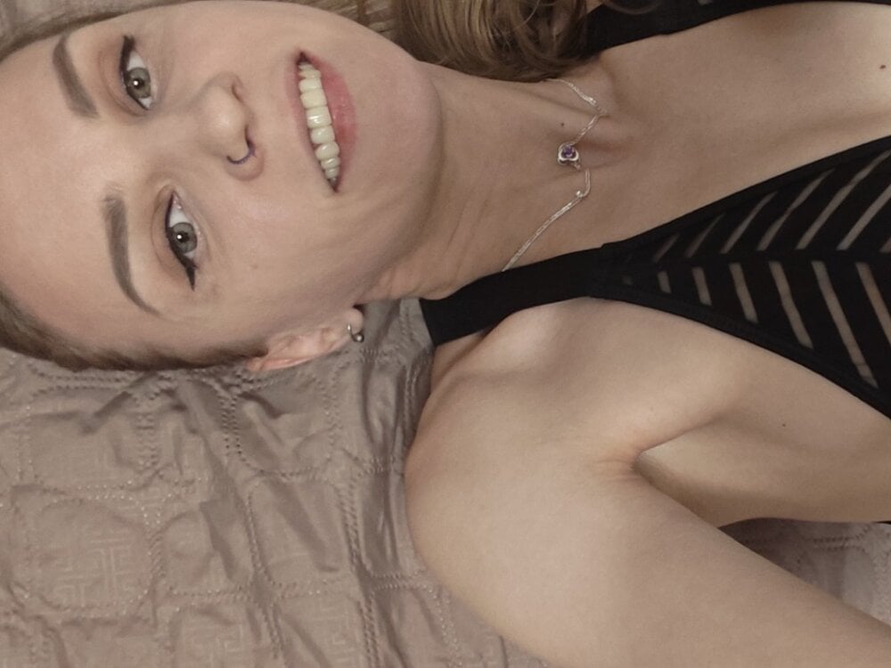 Edena_ Live XXX Chat