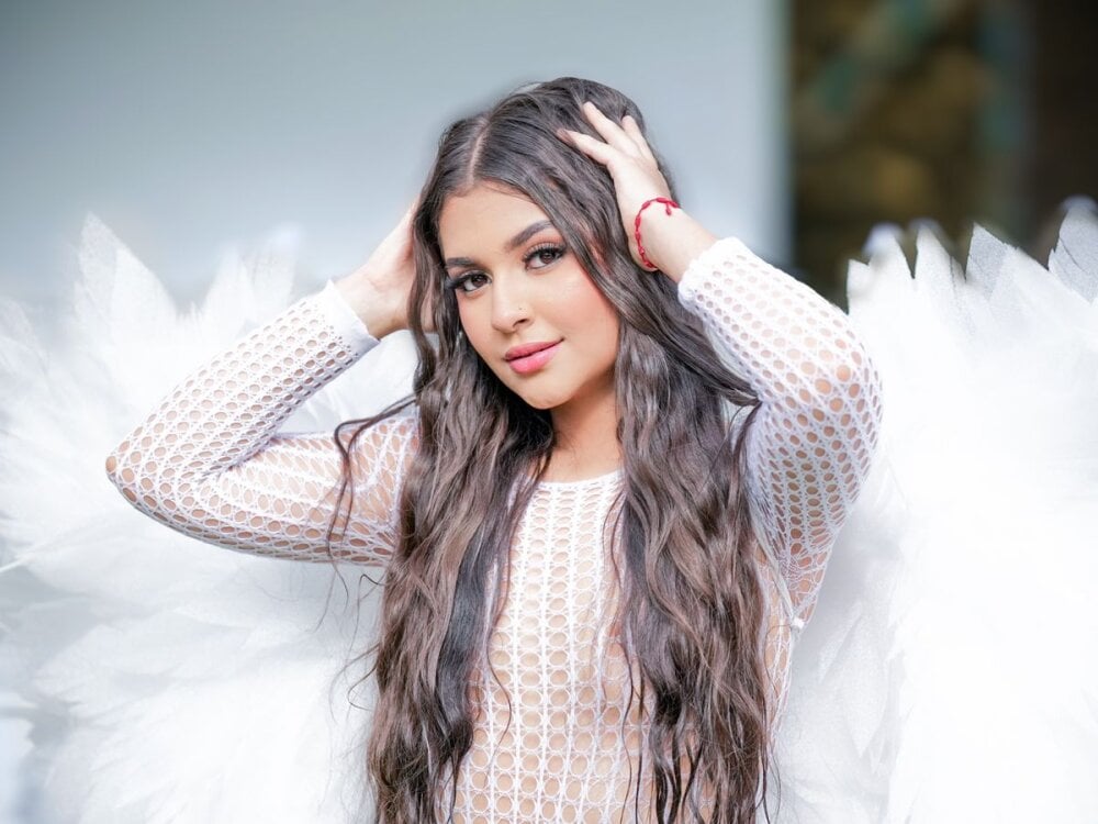 livesexr.com kitty--love livesex profile in ask-me-i-might-tell cams