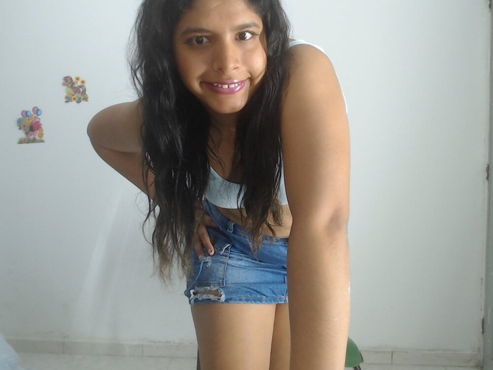 Live sex webcam photo for Anabel_Dirty19xxx #290052381