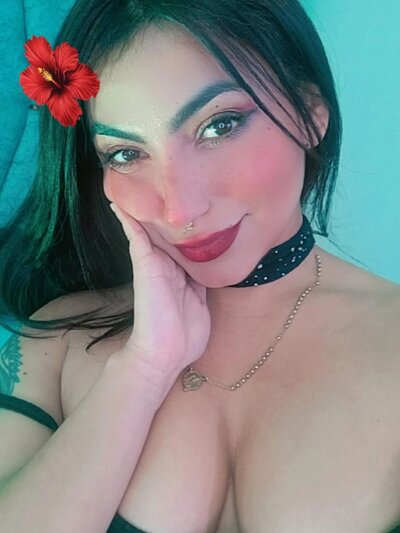 naomi_thomson from stripchat