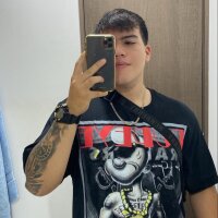 DavidArhias2003's Offline XXX Chat