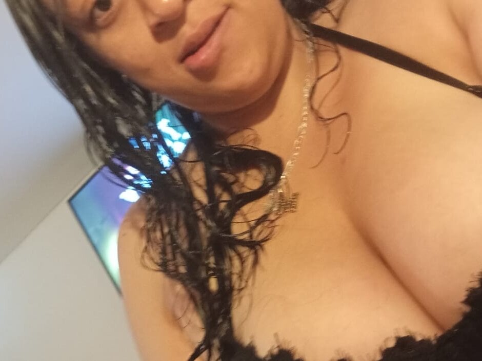 Alexaa_black profile