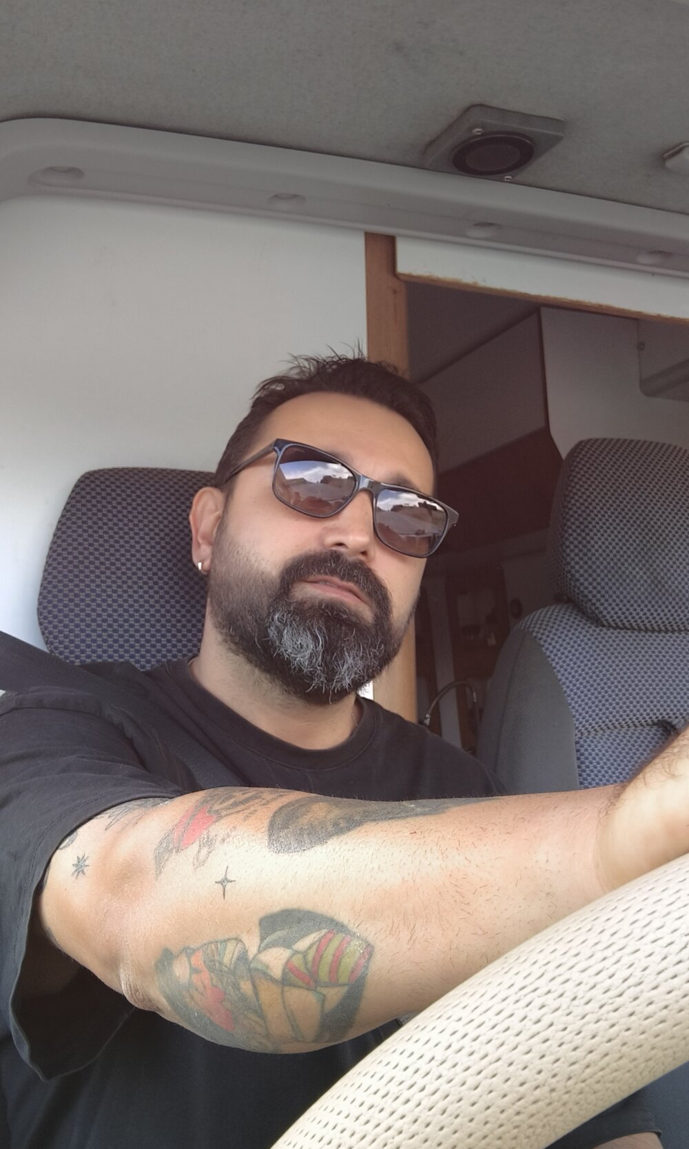 YoungCouple8484's Offline XXX Chat