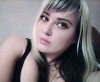 SweethearttBlloonde's Offline Chat Room