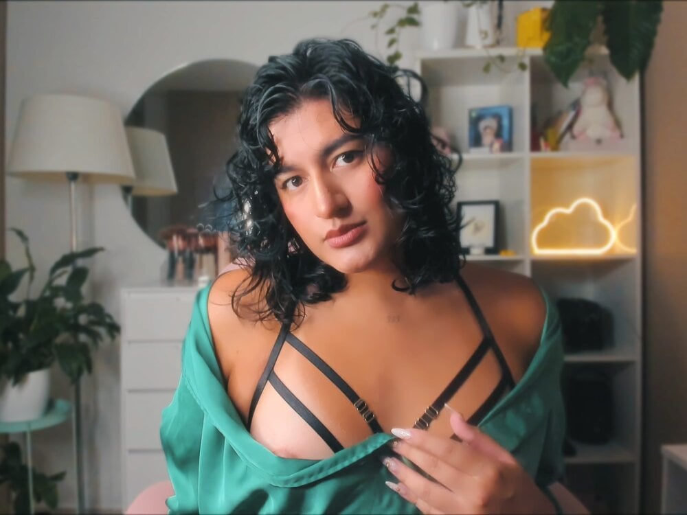 Live sex webcam photo for ari_artis #290321389