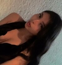 1Anya's webcam live show