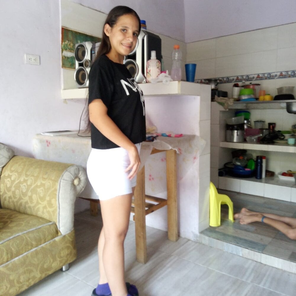 rossefinne live cam model at StripChat