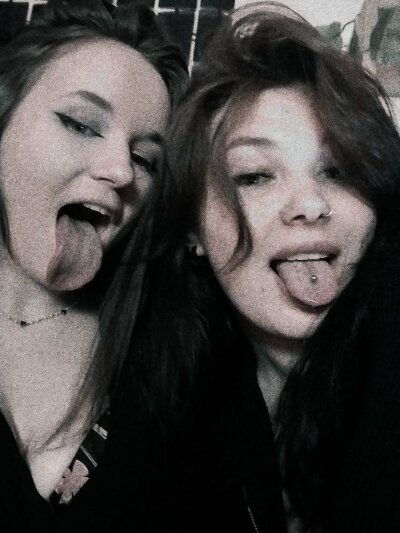 Prettgirls_ 🛴 live sex cam