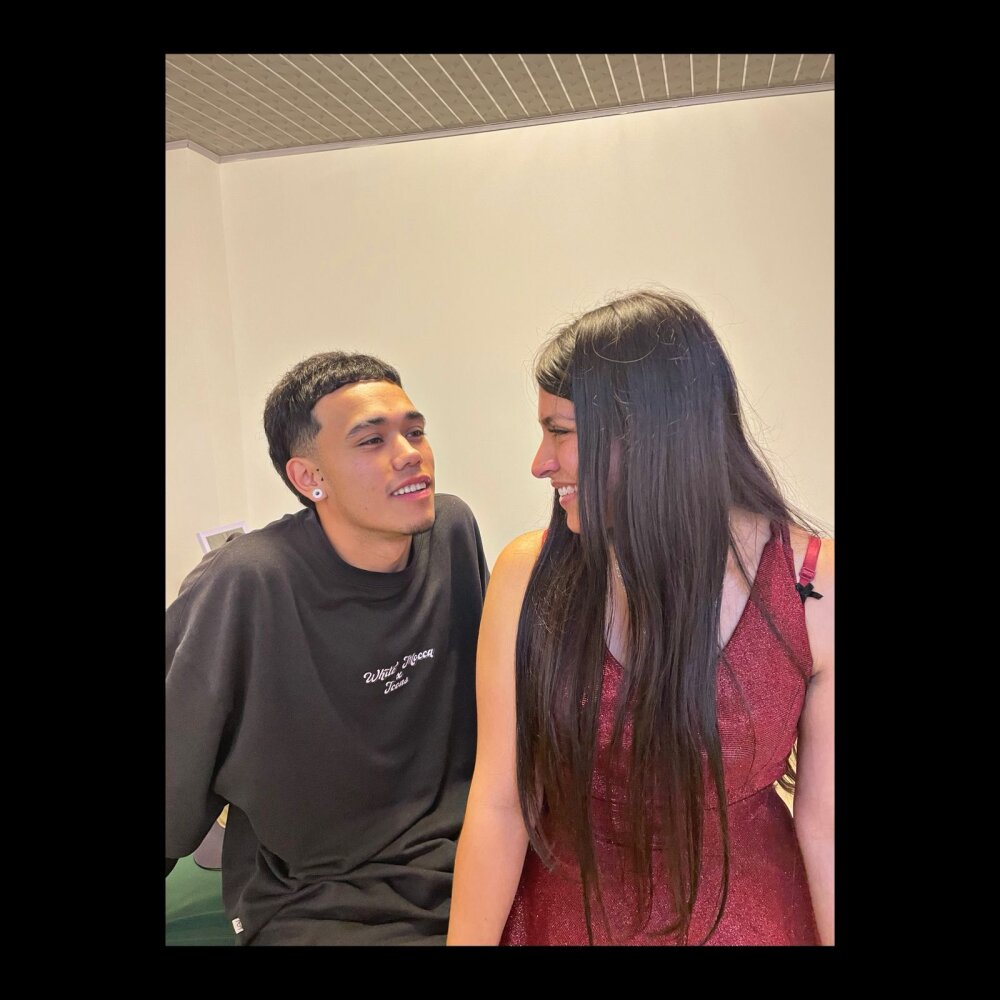 sweet_couple6's Offline XXX Chat