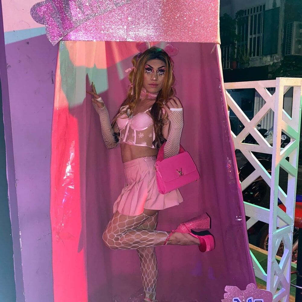 Live sex webcam photo for stefanybratx #289851667