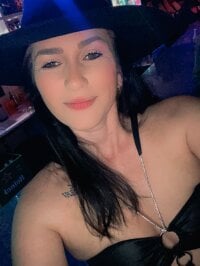 LauraSantos2000's Offline Chat Room