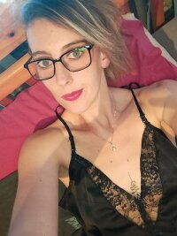 Petitecoquine222's Offline Chat Room