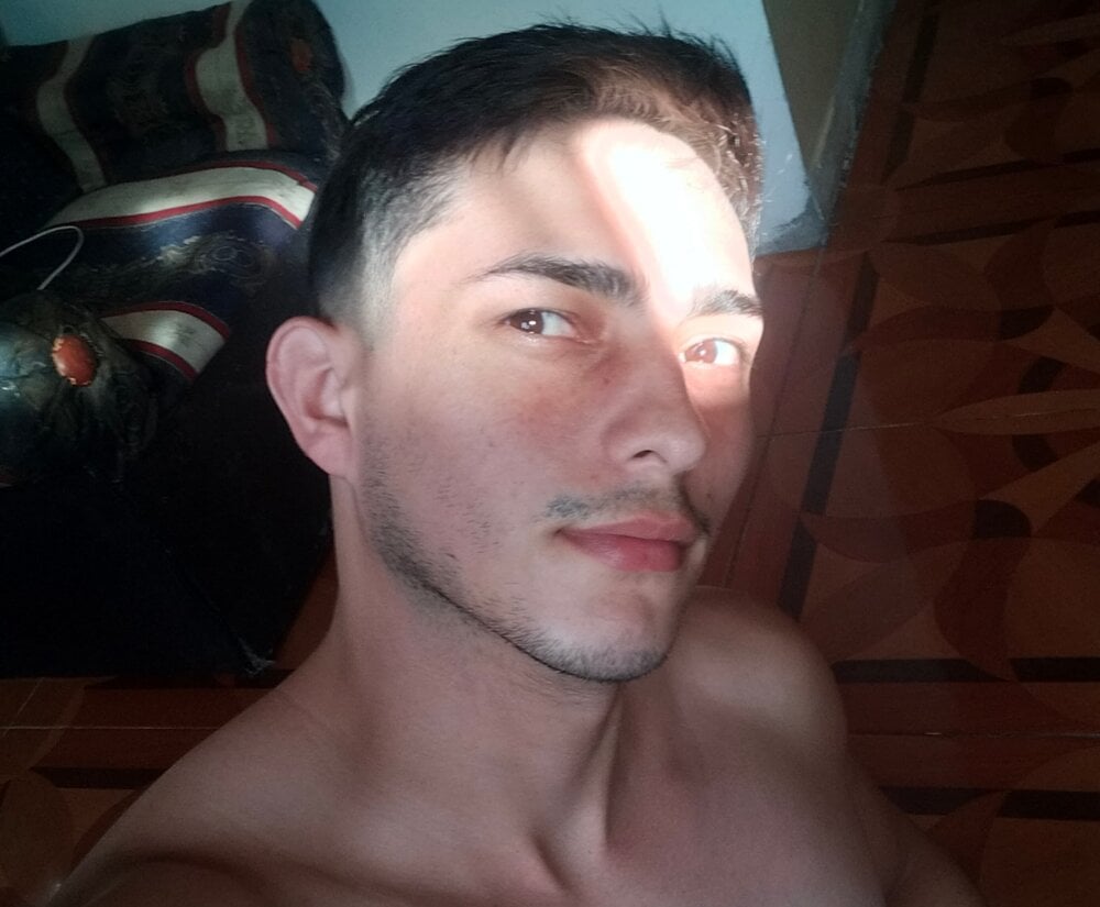 hot__guys_'s Offline XXX Chat