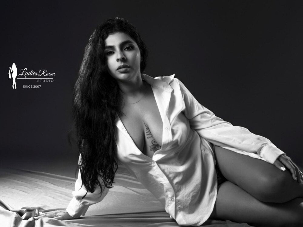 Live sex webcam photo for HannaaScott #289966740