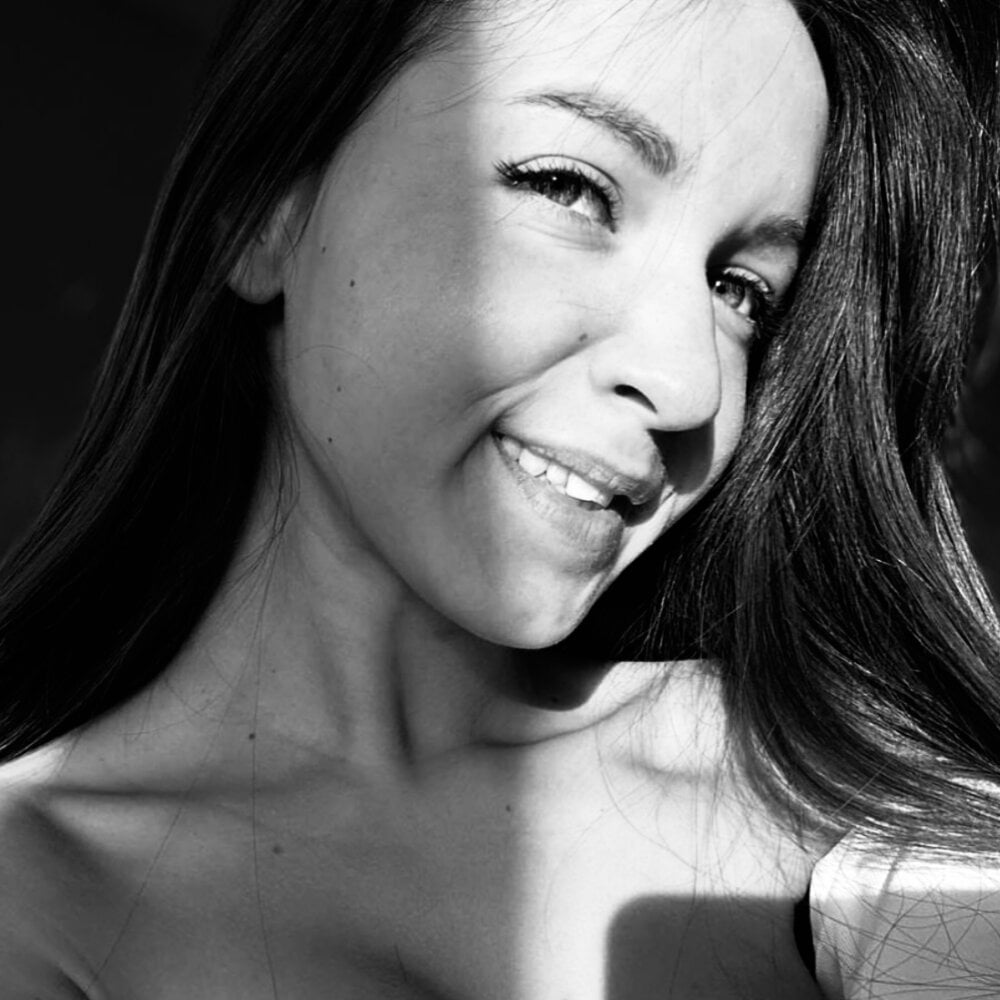 stripchat monnymoon webcam profile pic via sleekcams.com