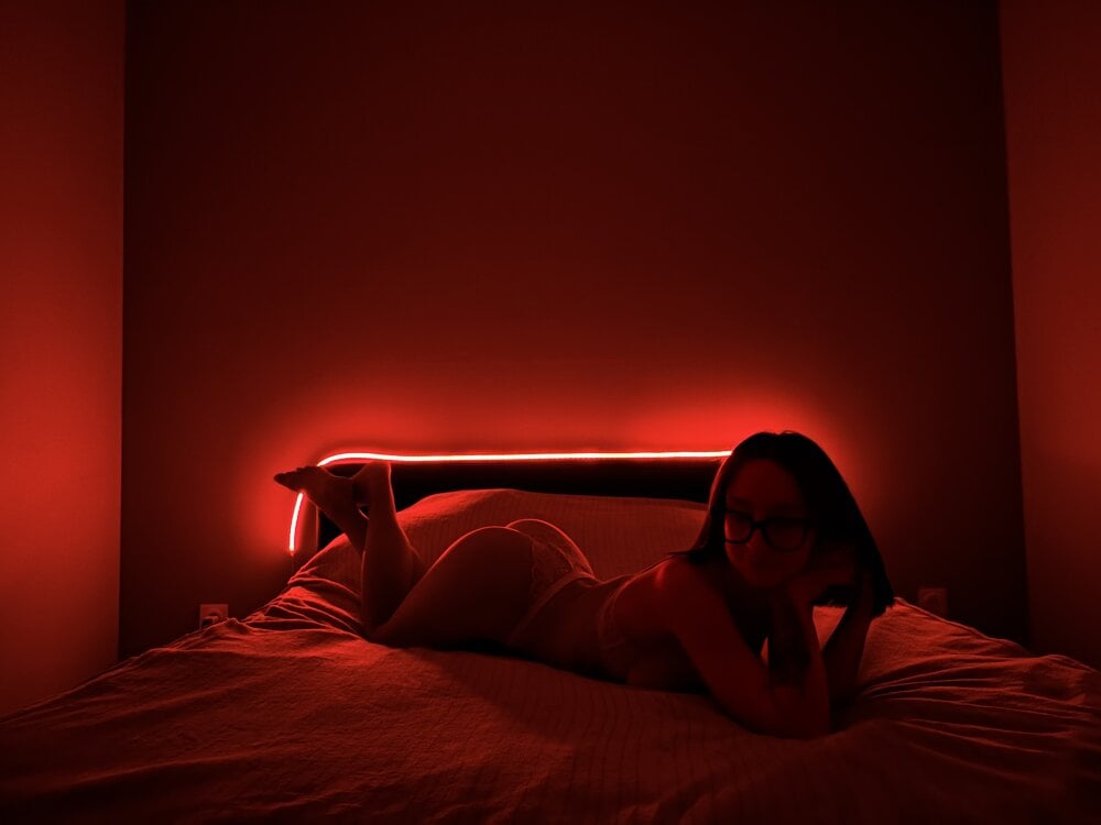 Lolasecret_'s Offline XXX Chat