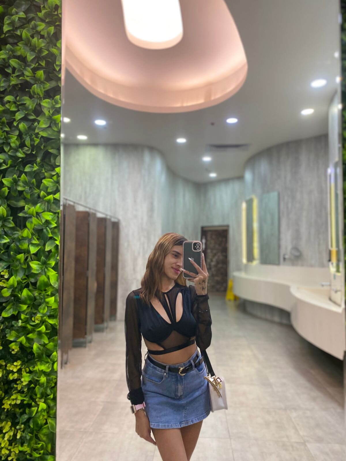 awesomehotgirl