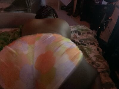 EmmaDiaz2 on StripChat