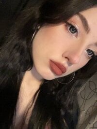 Meowluly's webcam live show