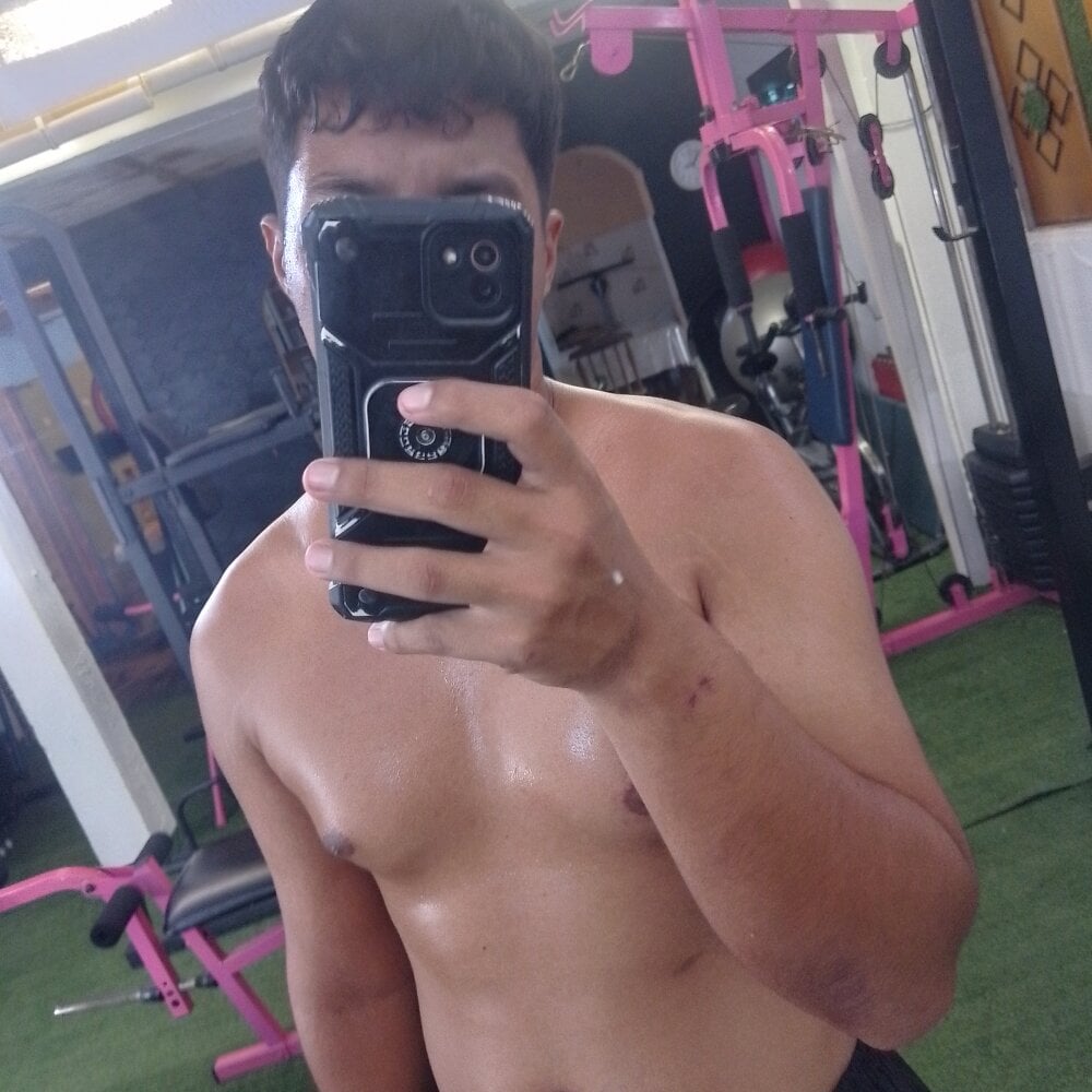 morenito45 from stripchat
