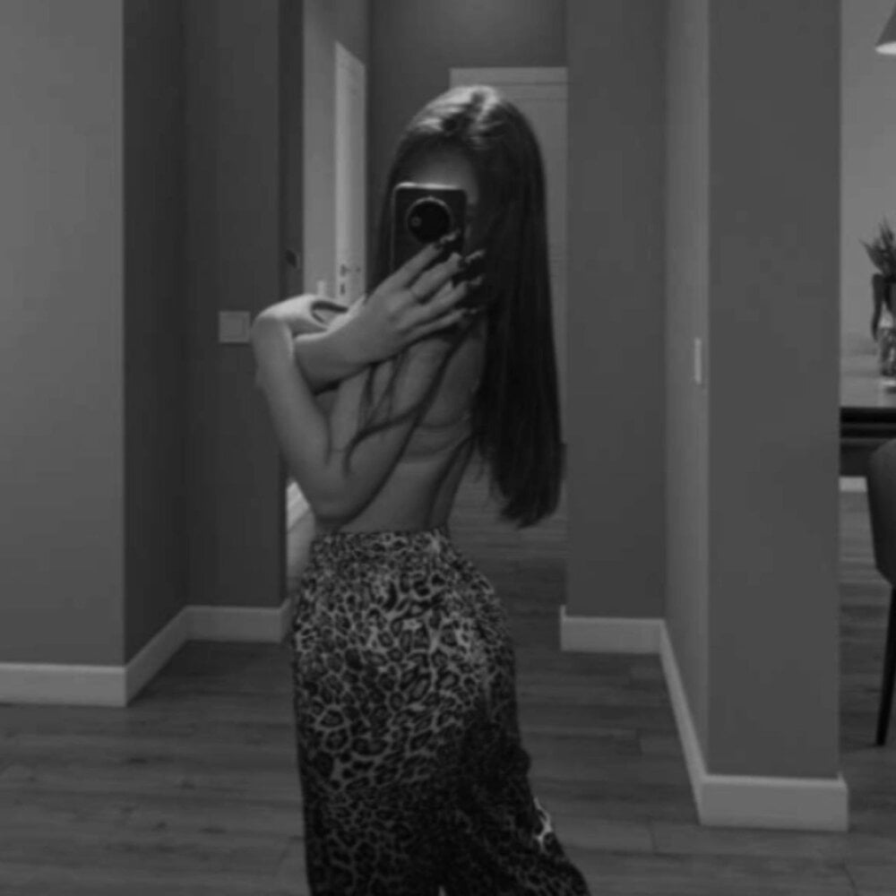 stripchat cherry_miss webcam profile pic via maturelivesexcams.com