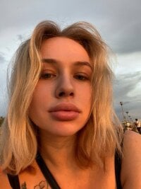 DeborahHunter's Offline Chat Room