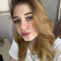 QueenieEveringham's Offline XXX Chat