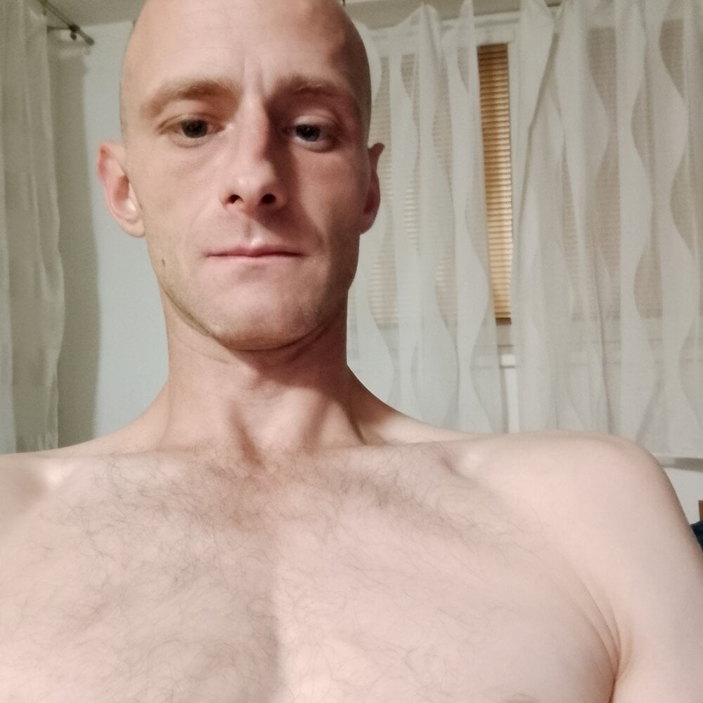 bisexualhard23 from stripchat