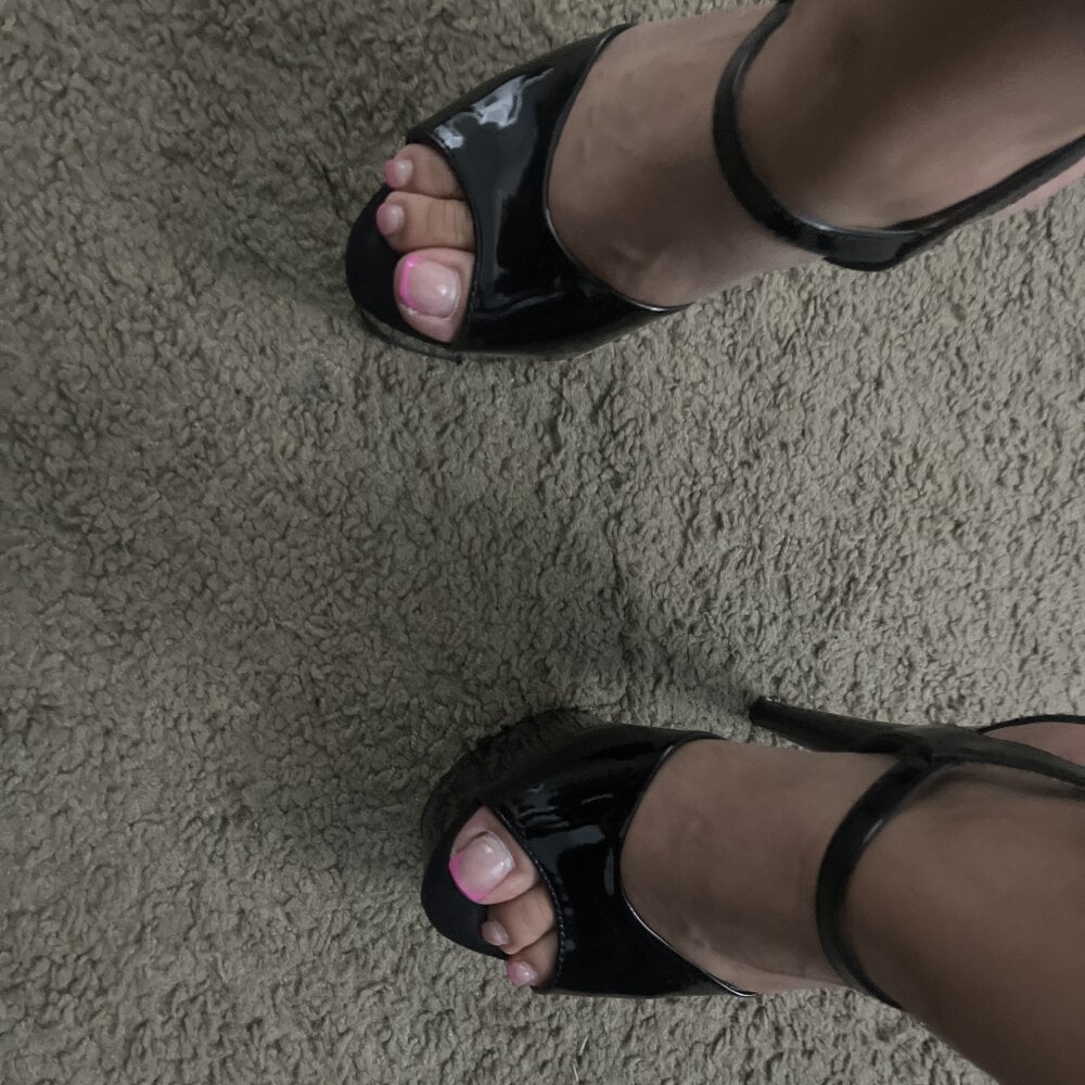 hotsexyfeet310 profile
