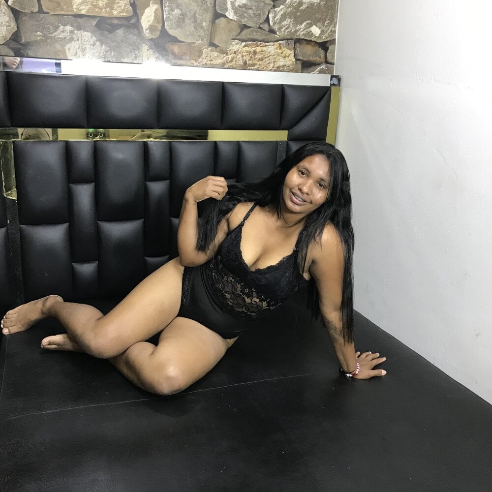 Watch karla_naughty live on cam at StripChat