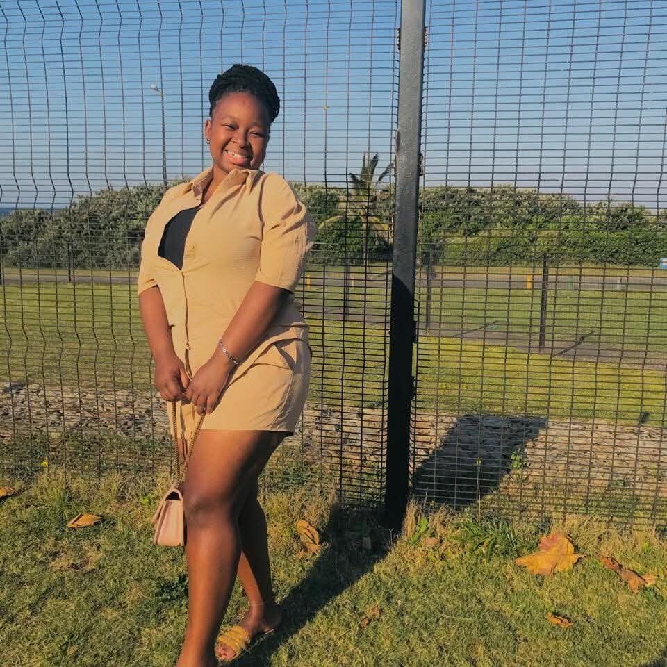 myliveeroticcams.com sibusisiwe1234 livesex profile in i-live-in-the-sunflower-field cams