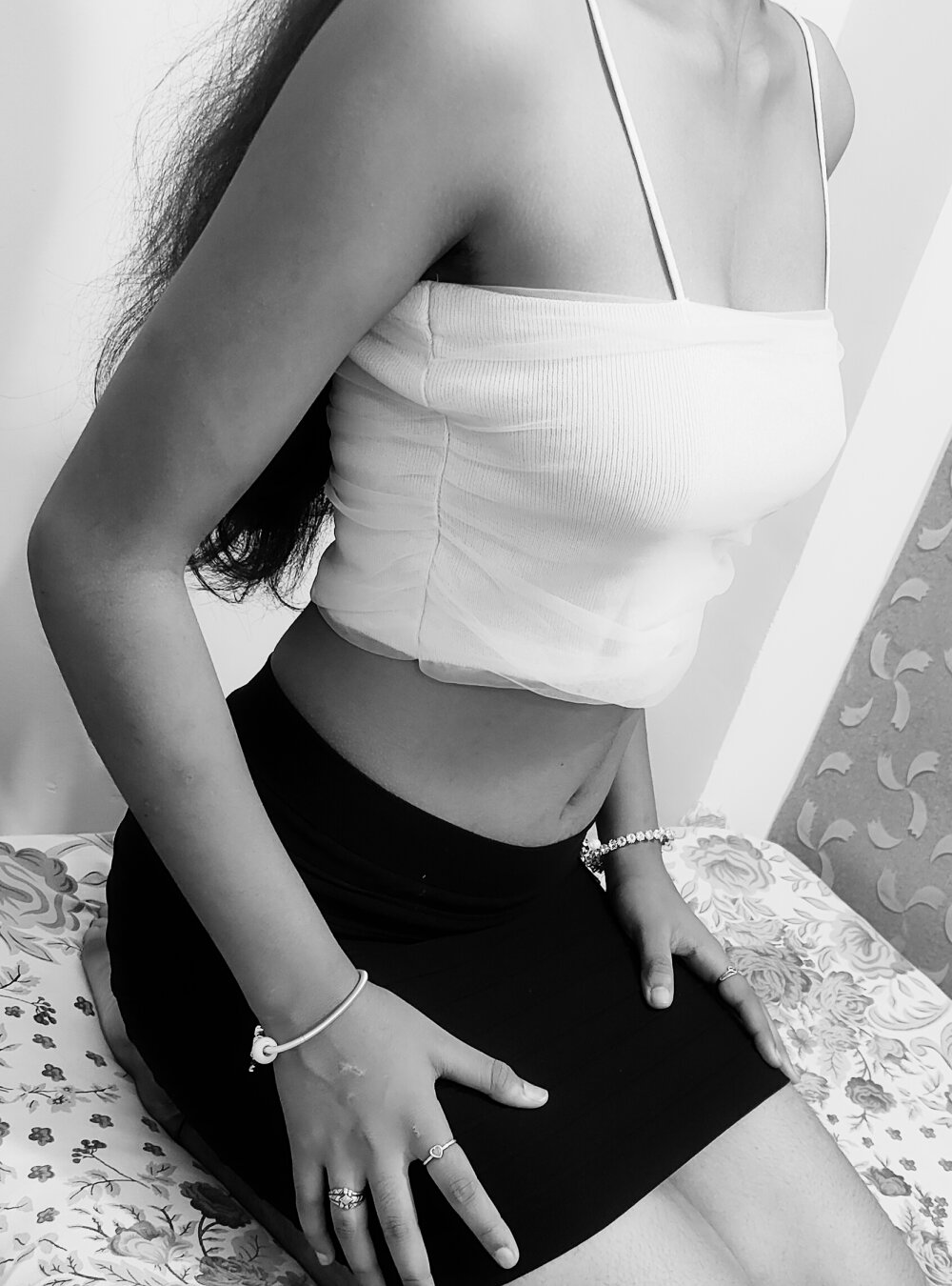 hot-nisha webcam profile - German