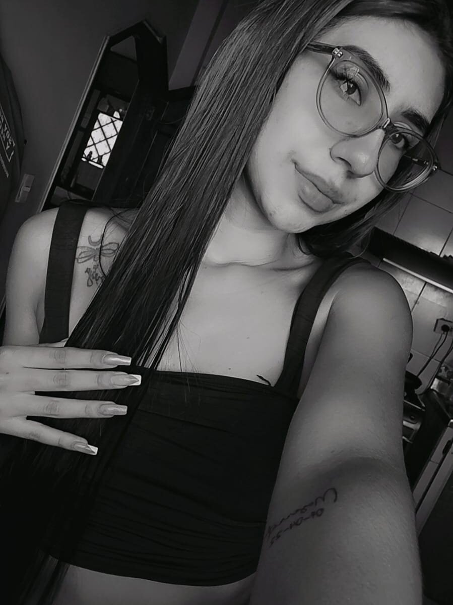 alison_sexy_latinaa's chat room