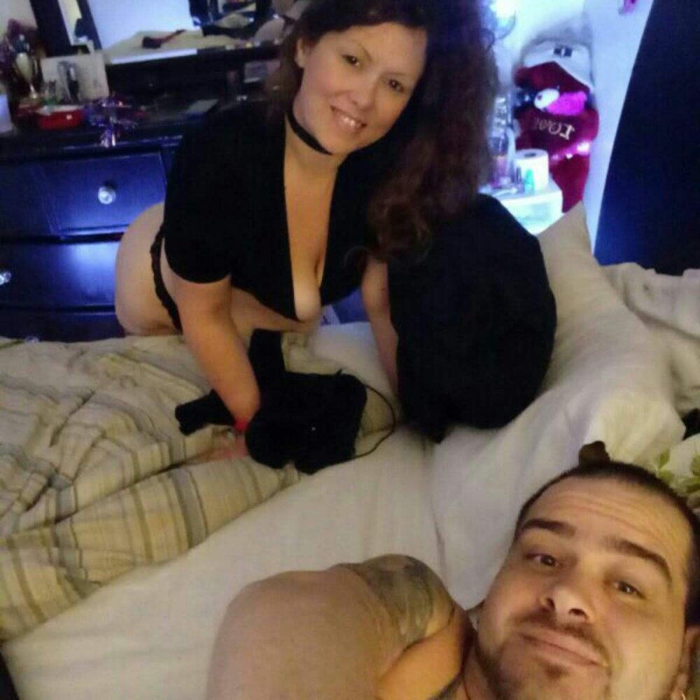 Live sex webcam photo for FlirtyandCalvinPenrod #290477870