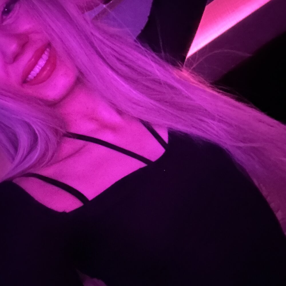 FancyNansyn Offline XXX chat