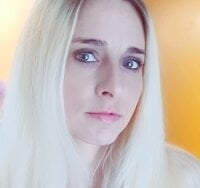 Journee_Azlynn's Offline Chat Room