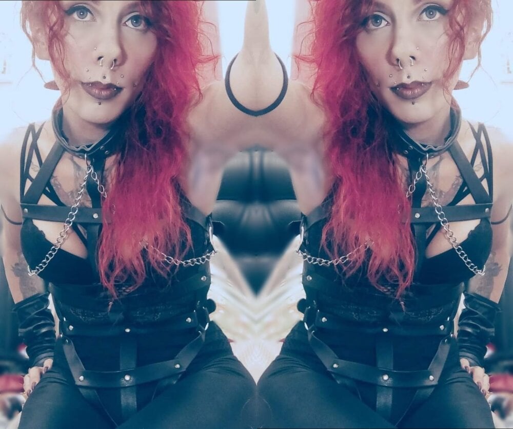 Live sex webcam photo for aSnakeGoddess #290430763