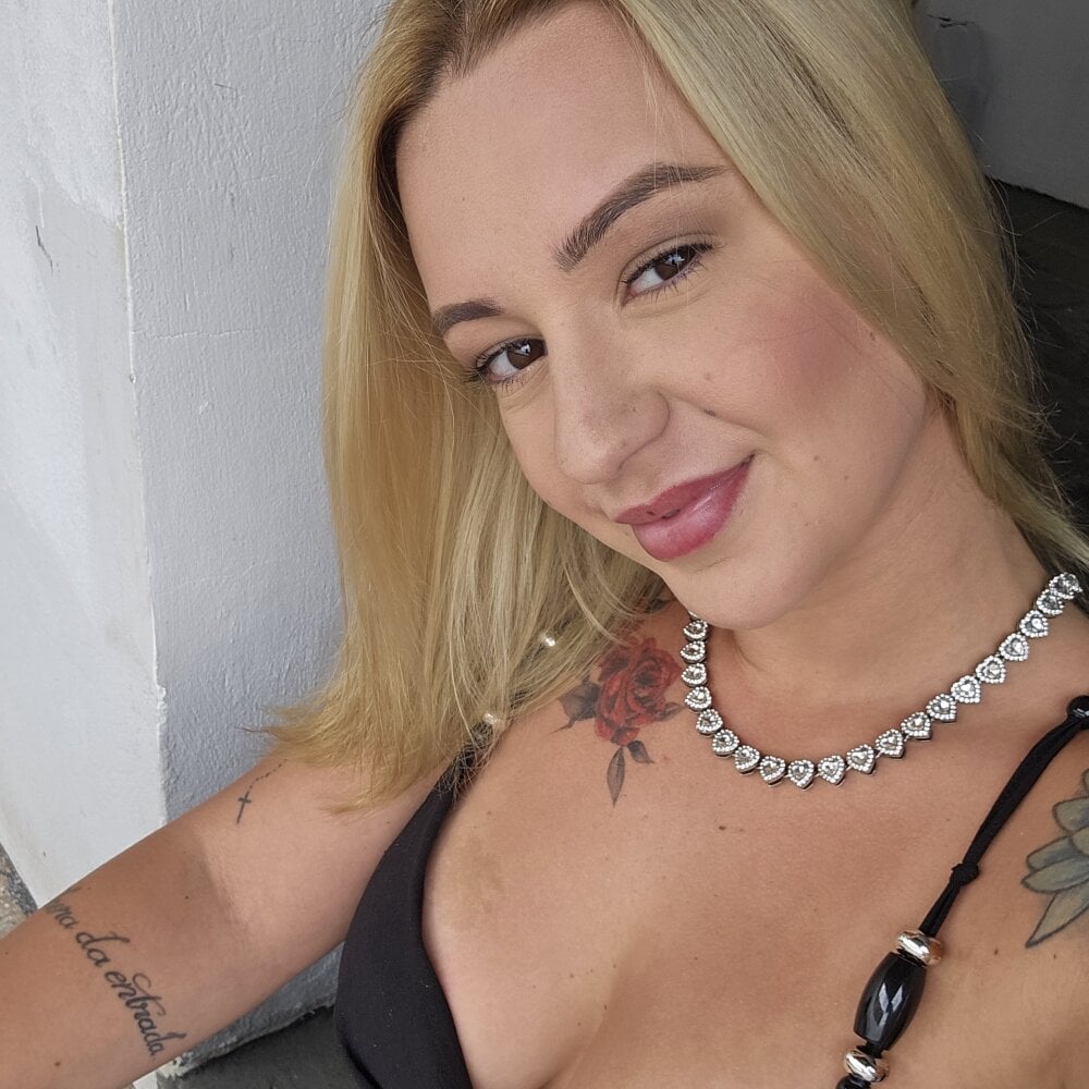 sexcam3d.net sarinharegina21 livesex profile in between-the-possible-and-the-unforgettable cams