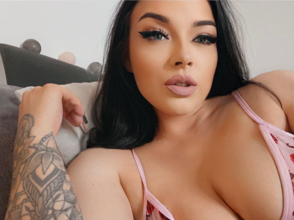 WildLillii 🧘 live nude webcam