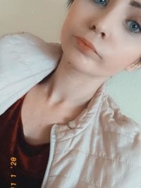 Nora_BluEyes' Offline Chat Room
