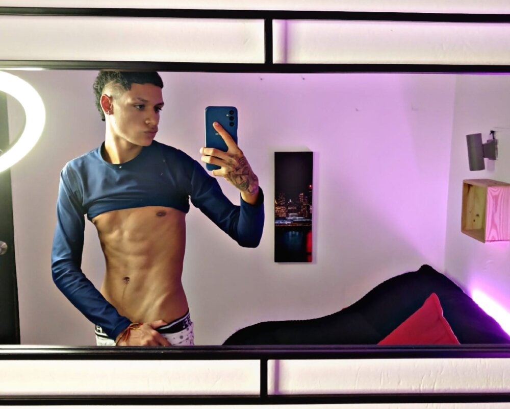 Dominik_timothy live cam model at StripChat