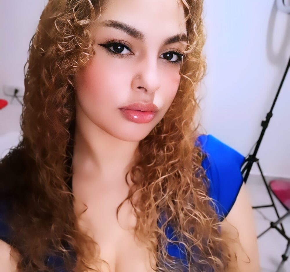 Live sex webcam photo for Rousequeen24 #289902026