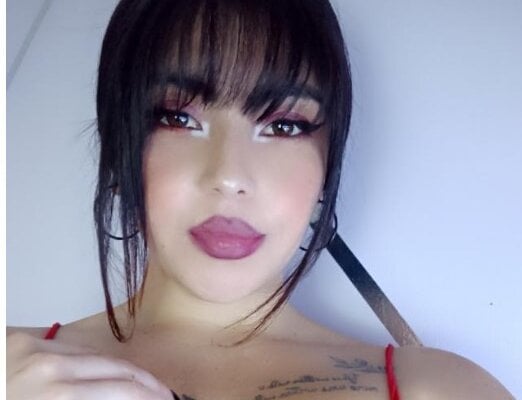 winehouse_ch from stripchat