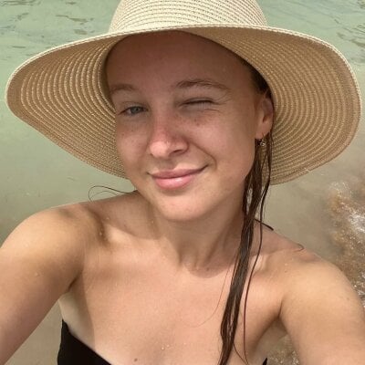 SoonMoor - athletic blondes