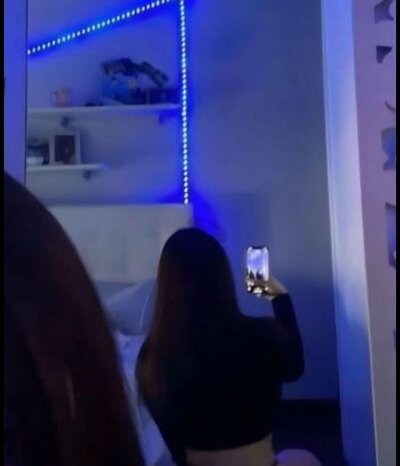 2ptuttidobuzzz Live Cam and Statistics on UnifiedCams
