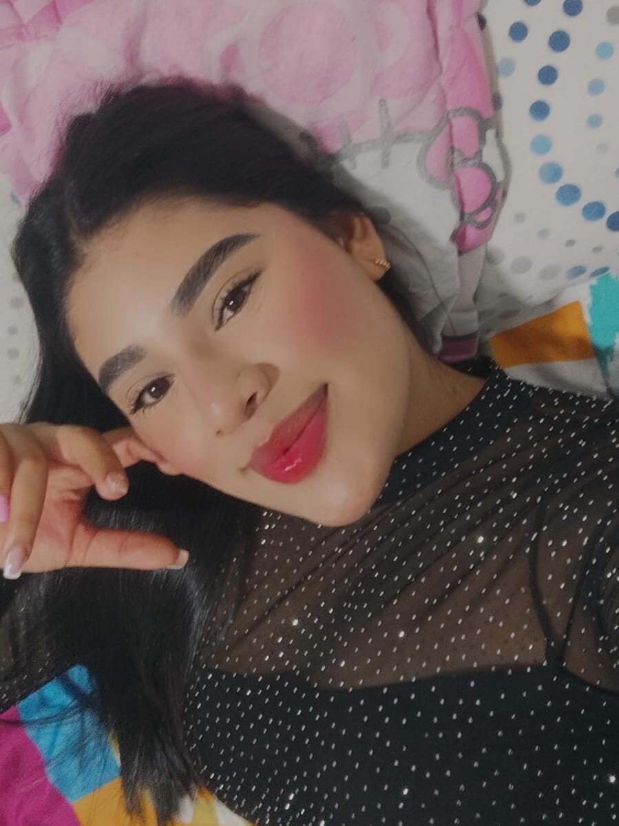 Mia_hills_ profile