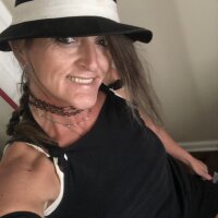 Deluxe_Darkroom's Offline Chat Room
