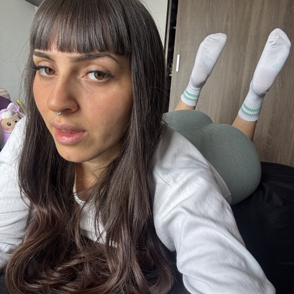 stripchat isyourgirlnancy webcam profile pic via cam-performer.com