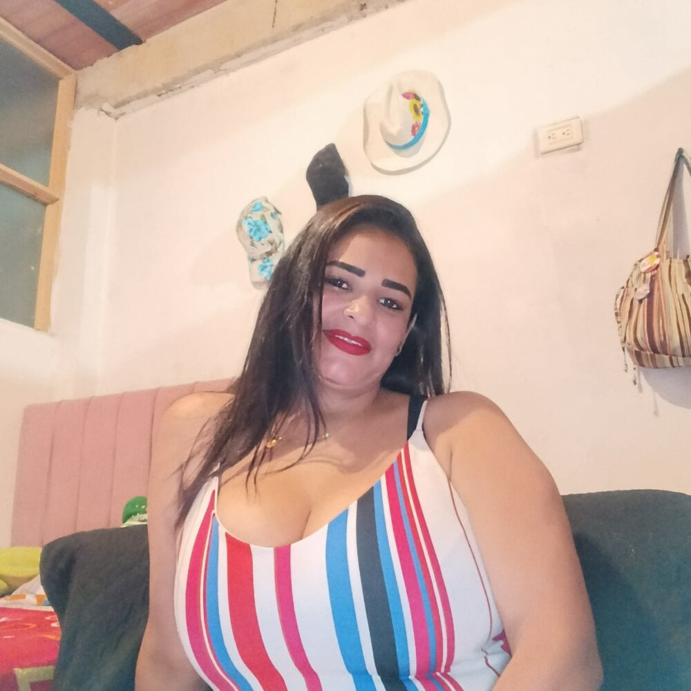 hugueboobs_chantall_ from stripchat