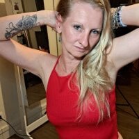 milf_hot_love's Offline Chat Room